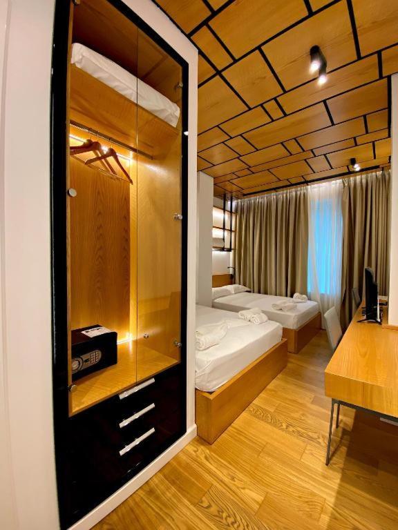 Crown Boutique Hotel Durres Ngoại thất bức ảnh