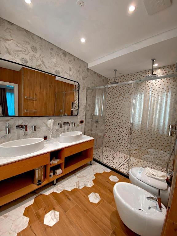 Crown Boutique Hotel Durres Ngoại thất bức ảnh