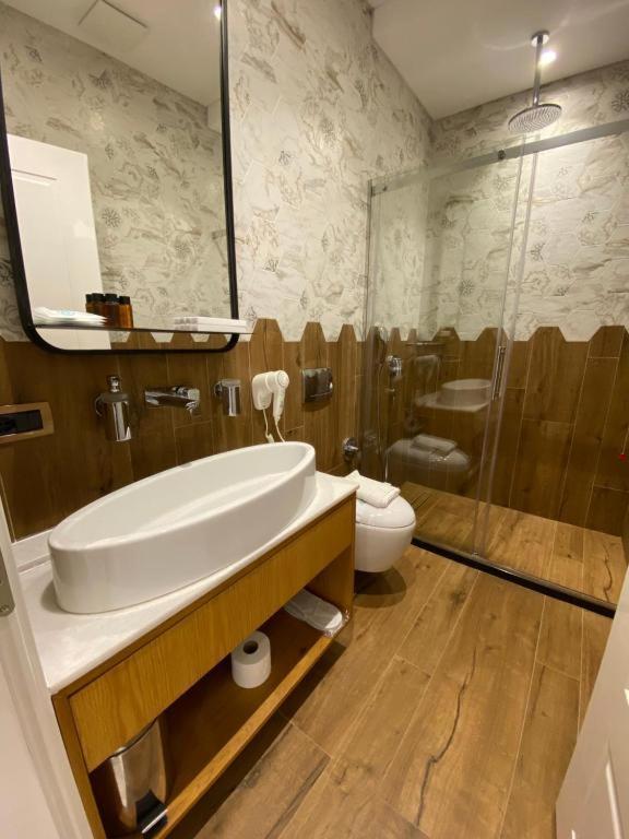 Crown Boutique Hotel Durres Ngoại thất bức ảnh