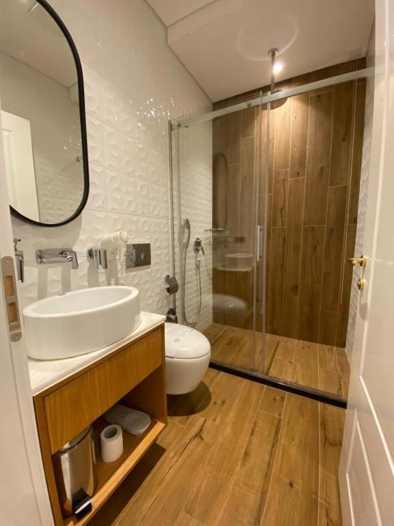 Crown Boutique Hotel Durres Ngoại thất bức ảnh