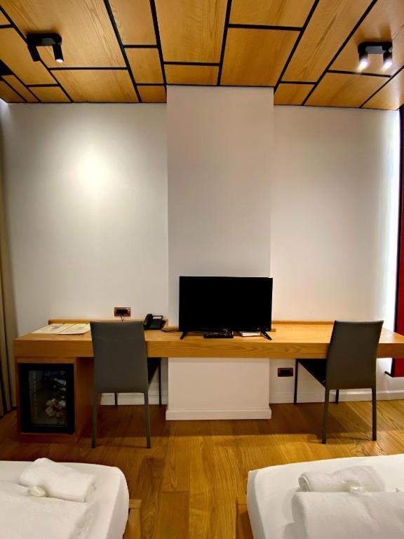 Crown Boutique Hotel Durres Ngoại thất bức ảnh
